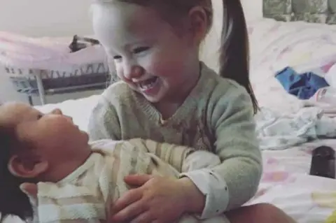 Samantha Cousin Heidi and Peyton