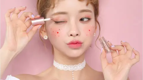 A model wearing Beige Chuu Korean makeup