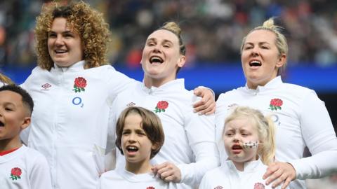  Ellie Kildunne, Meg Jones and Marlie Packer of England sing the national anthem