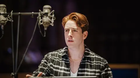 Foxbrush.co.uk Elgan Llŷr Thomas recording his album