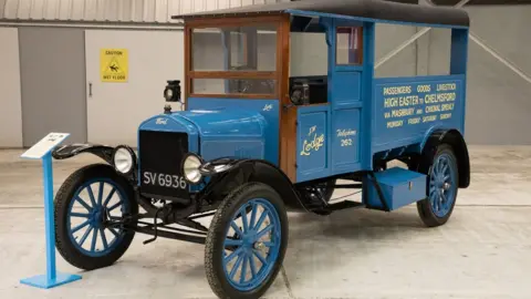 Lodge Coaches A Model T Ford in the style of the original Lodge's vehicles