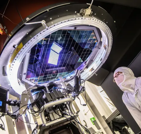 J.Orrell/SLAC National Accelerator Laboratory) Focal plane