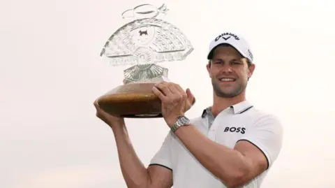 Thomas Detry lifts the Phoenix Open trophy 