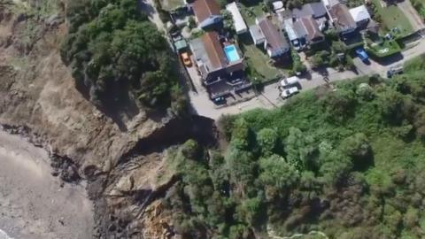 Eastchurch Cliff Fall: Families Evacuated As Homes At Risk - BBC News