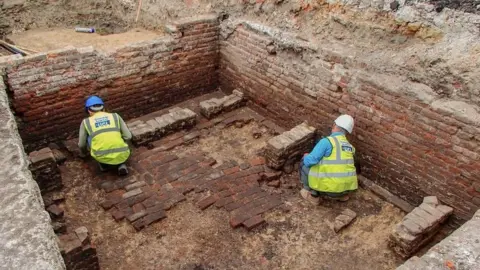 Archaeology South-East/UCL Beer cellar discovered
