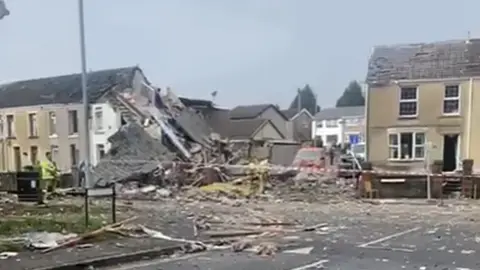 Alex Novovic Picture of the incident on the junction of Field Close and Clydach Road in Morriston