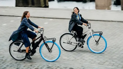 Swapfiets Two Swapfiets users in Amsterdam