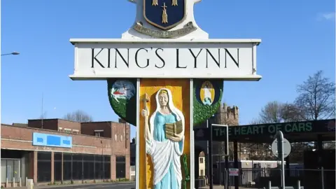 Adrian S Pye/Geograph King's Lynn sign