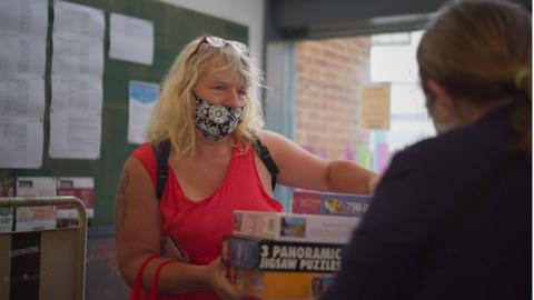 Coronavirus: How libraries provided a lifeline in lockdown - BBC News