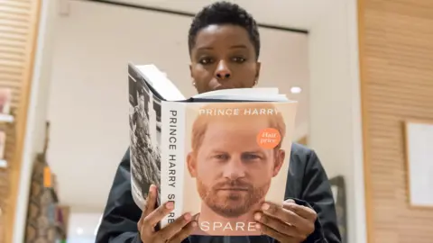 Getty Images A customer reads Prince Harry's memoir Spare at a bookshop in central London on the day of its official release in London, the United Kingdom on 10 January 2023