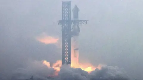 Reuters Starship taking off