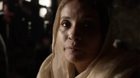 Kamil Khan Close up photo of Sima's face