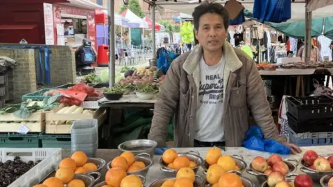 Patrycja Boryka/BBC Huy Vo runs a fruit and vegetable stall with his brother