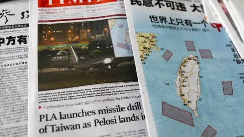 Reuters Một bản đồ hiển thị các địa điểm nơi Quân đội Giải phóng Nhân dân Trung Quốc (PLA) sẽ tiến hành các cuộc tập trận và hoạt động huấn luyện bao gồm cả diễn tập bắn đạn thật được nhìn thấy trên báo chí về chuyến thăm Đài Loan của Chủ tịch Hạ viện Hoa Kỳ Nancy Pelosi