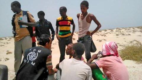 IOM staff members with migrants found on Shabwa beach, Yemen