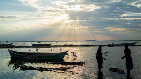 East Africa hit by drought, yet Kenya's Lake Turkana is flooding - BBC News