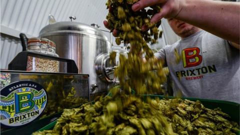 How the craft beer revolution started - BBC News