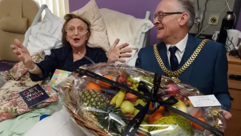 Colin Lane/Liverpool Echo Sir Ken Dodd with the Lord Mayor of Liverpool