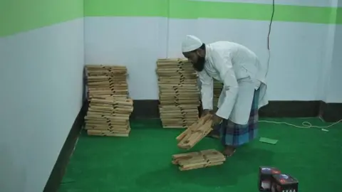 Abu Sufian Jewel Classes at the Dawatul Koran Third Sex Madrassa begin on Saturday