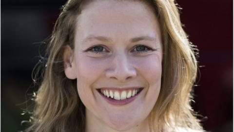 Jennie Gow: BBC F1 broadcaster suffers serious stroke - BBC News
