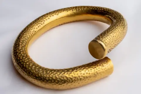 Tom Kay The arm ring