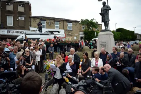 AFP Kim Leadbeater reads a tribute to Jo near to the location where she was killed, in Birstall, northern England