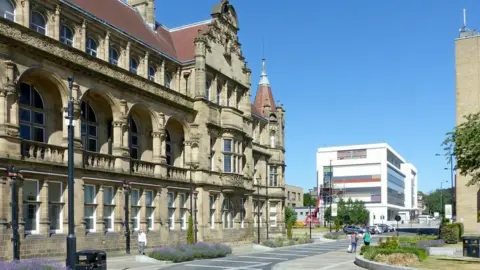 Geograph/Alan Murray-Rust Wakefield County Hall