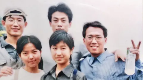 Weiping Qin Weiping Qin (right) was a student leader at Guangzhou Maritime College in 1999