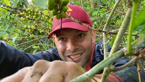 Simon Echavarria Luis Giraldo picking coffee at the Santa Isabel estate
