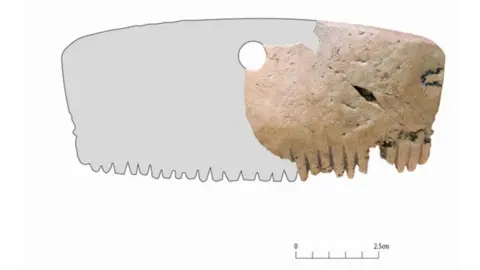 MOLA Skull comb found at Bar Hill