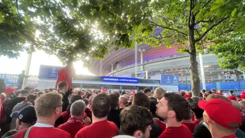 Tomos Wyn Roberts  Liverpool fans in Paris