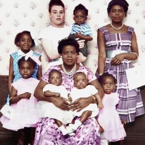 Gerald Donne Clarissa Louisa Sewell, Nee Bonn (1933 - 2013)