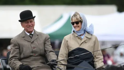 PA Media The Duke of Edinburgh in May 2009 with the now the Countess Mountbatten of Burma, who is one of the 30 guests