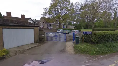 Google Maps Wareside C of E Primary School entrance