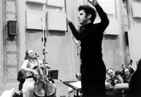 Getty Images The supremely gifted and famous couple, Jacqueline du Pré and Daniel Barenboim caught the public imagination