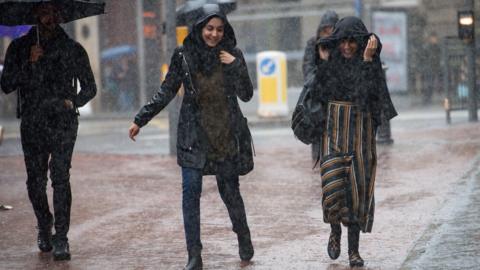 England Weather: Heavy Rain Causes Floods And Travel Chaos - BBC News