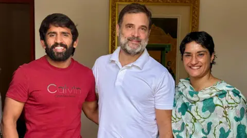 Congress / Twitter Vinesh Phogat joins politics