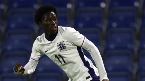 Romain Esse playing for England Under-20s