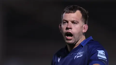 Josh Beaumont in action for Sale Sharks this season