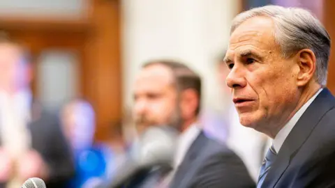8c1f1880-7117-11f0-a0b6-378ae6c474ca.jpg Democrat Texas escapes to prevent a map of Republican Redistribution shown by Trump