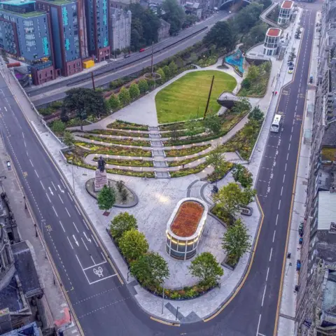 Hardscape An aerial view of Union Terrace Gardens showing the plant arrangements, a grassy area in the centre, and roads and buildings.