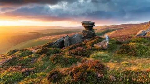 William Hickie Scenic view of the Peak District