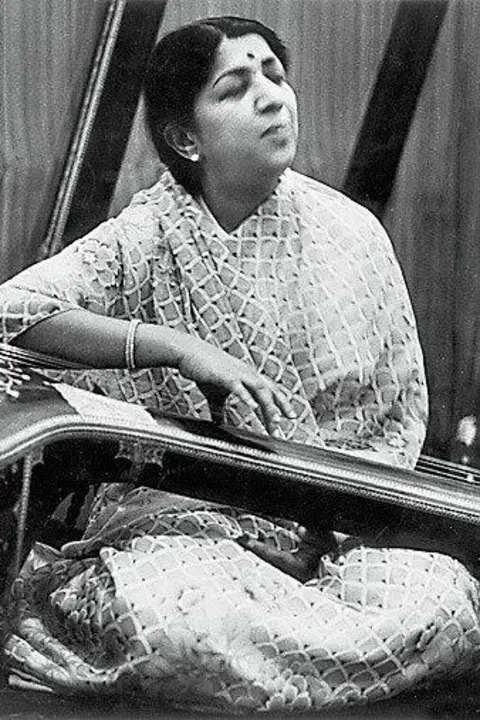 Raghu Rai/The India Today Group via Getty Images Bollywood playback singer Lata Mangeshkar performing at a function wearing a saree.