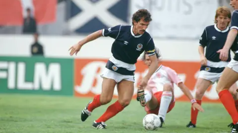 Getty Images Scotland players wearing blue shirts, white shorts and red socks during the 1986 World Cup.