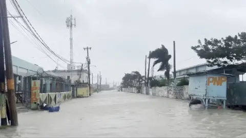 Hurricane Erin leaves some beaches on US East Coast off limits