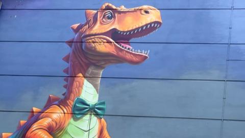 A dinosaur mural painted on the side of Chelmsford Market car park.