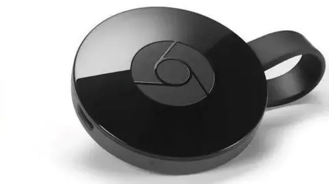 Google um dongle cromecast circular brilhante preto para TVs