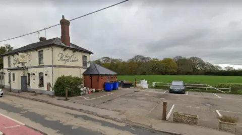 Royal Oak pub by Blean Common