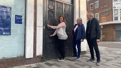  Anne Bickerstaff Anne Bickerstaff and CARE staff