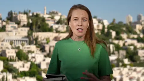Correspondent Yolande Knell reporting from Jerusalem, wears a green top
